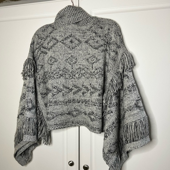 Rocky Barnes X 360 Cashmere Fringe Poncho Sweater - Picture 13 of 13
